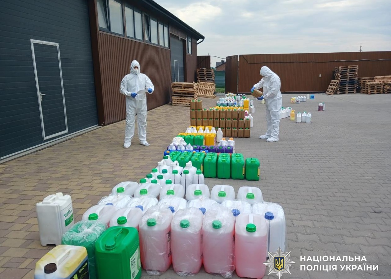 В Україні викрили виробництво підробок агрохімії