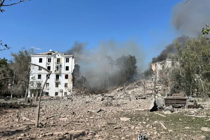 Окупанти вдарили по п’ятиповерхівці у Краматорську: є загибла та поранені