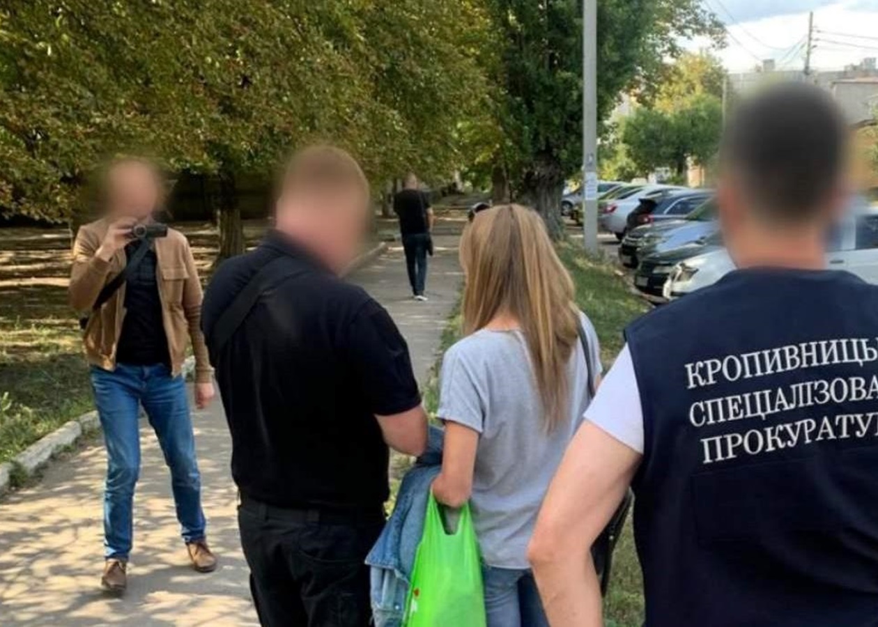 Затримано секретаря ВЛК, що взялася за $2000 "вирішити" питання мобілізації