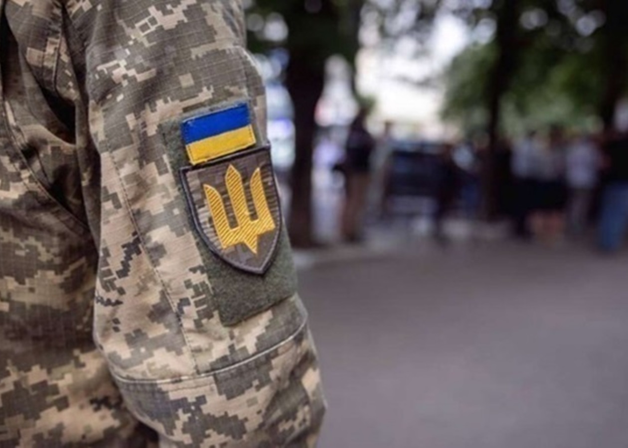 У Черкасах працівника ТЦК вдарили сокирою під час перевірки документів