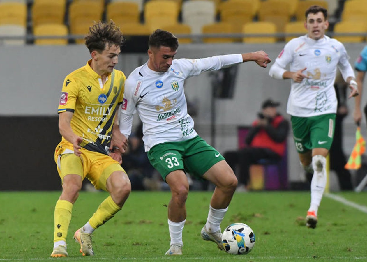 Нова версія львівського дербі: Рух і Карпати об’єдналися і вийшли на поле