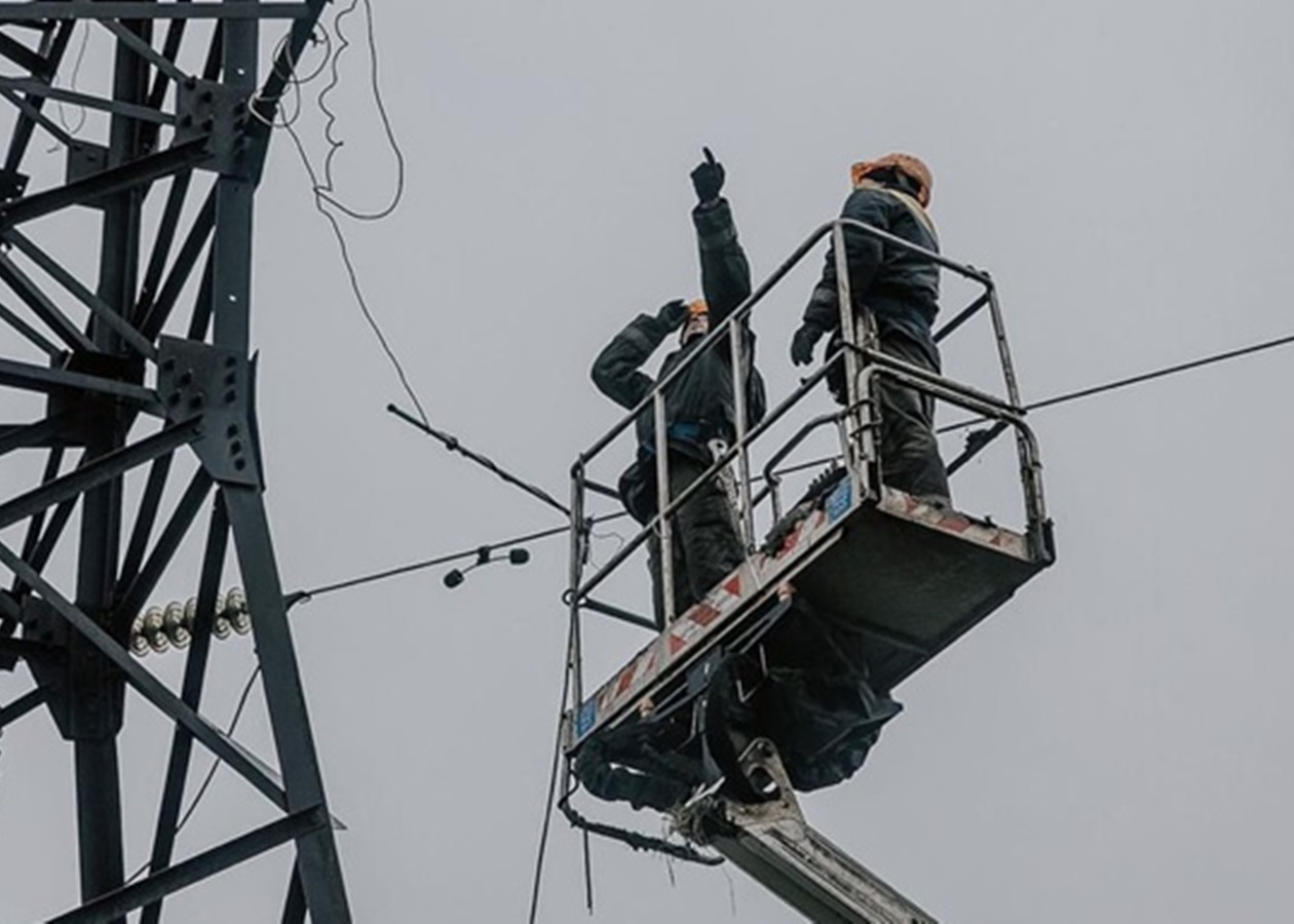 Росіяни вдарили по Харківщині, знеструмлено 25 тисяч абонентів