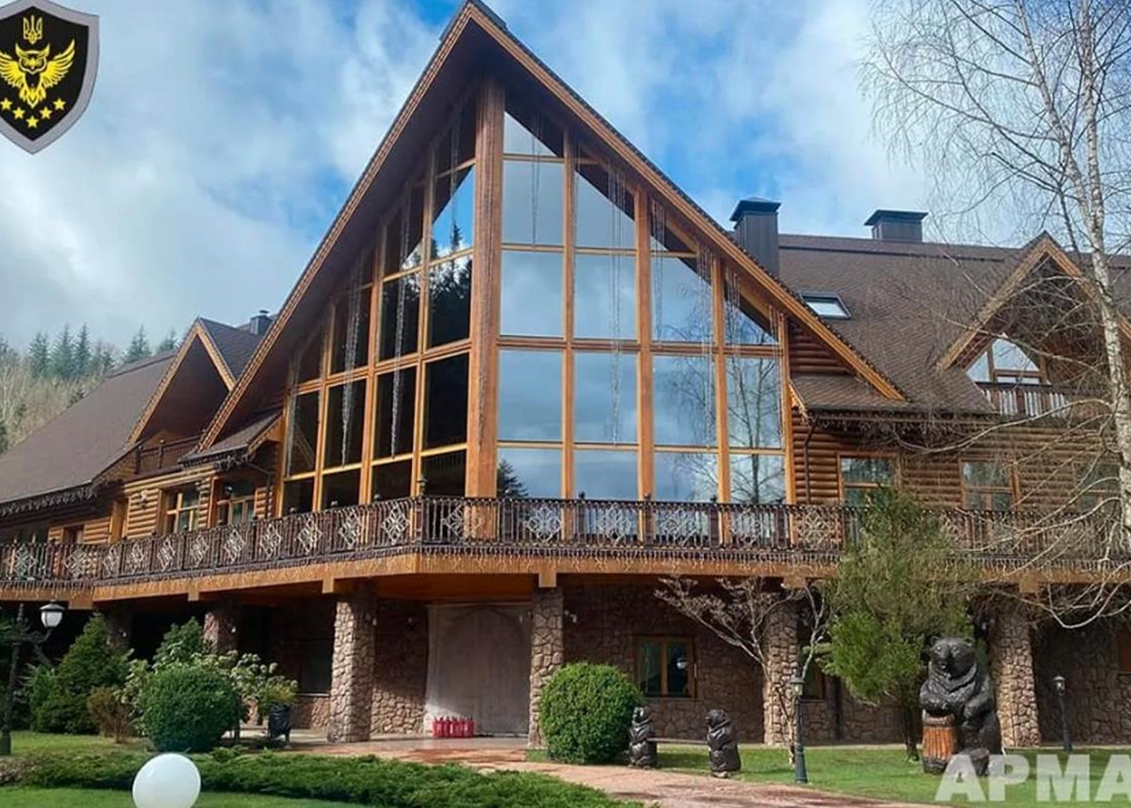 Розкішна дача Медведчука отримала управителя