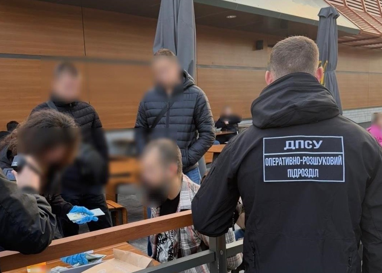 Підполковник ЗСУ допомагав ухилянтам тікати з України