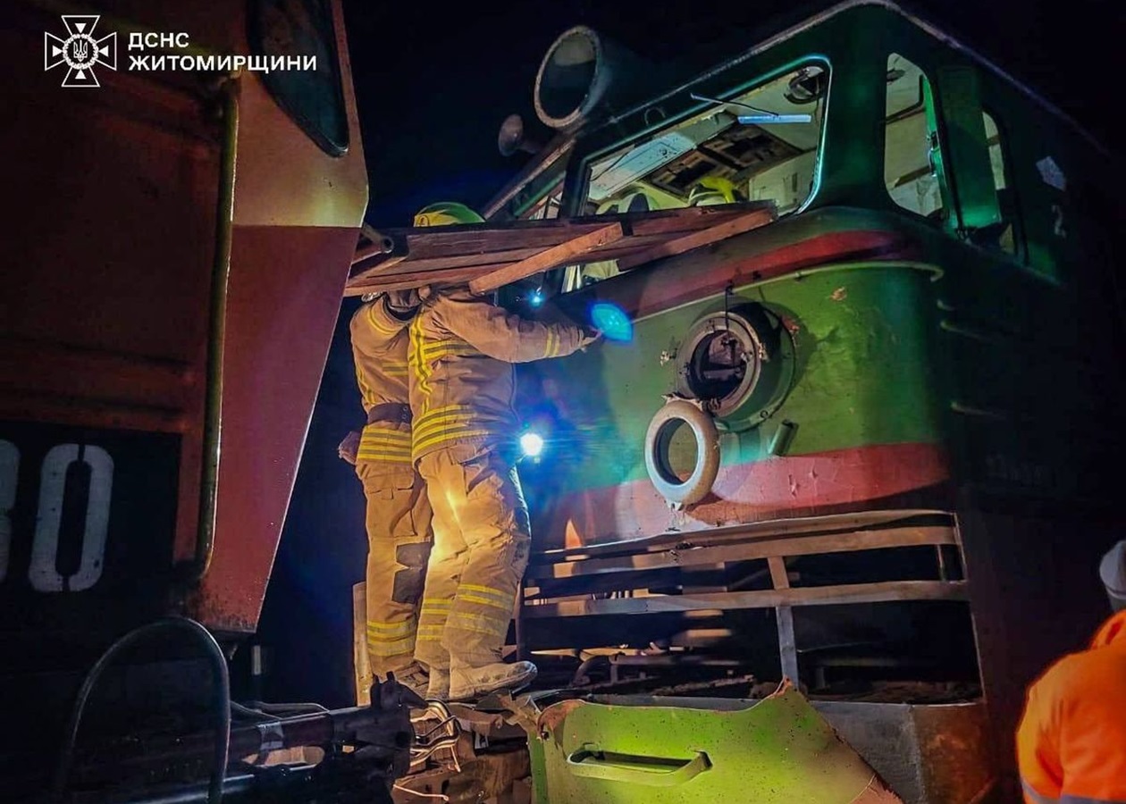 Удар по поїзду під Коростенем: БпЛА перешкоджають відновленню