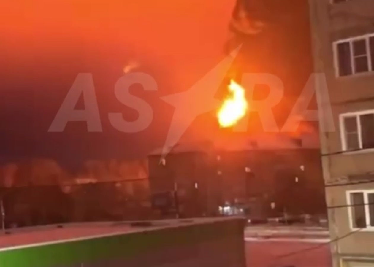 Сюжет"Новорічне привітання". Пожежі на російських НПЗ