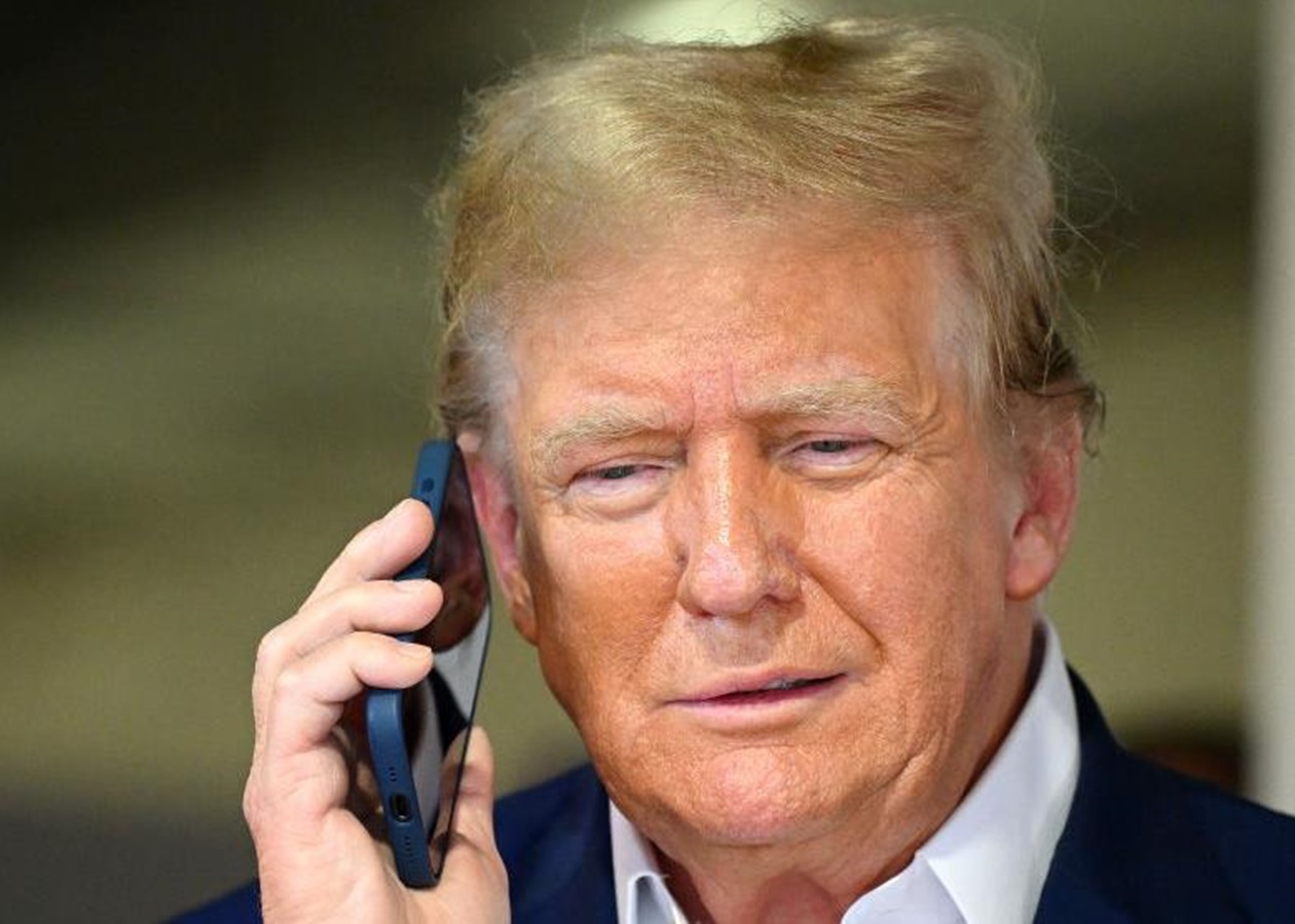 Невідомий в ефірі розкритикував суд США: у мережі підозрюють Трампа