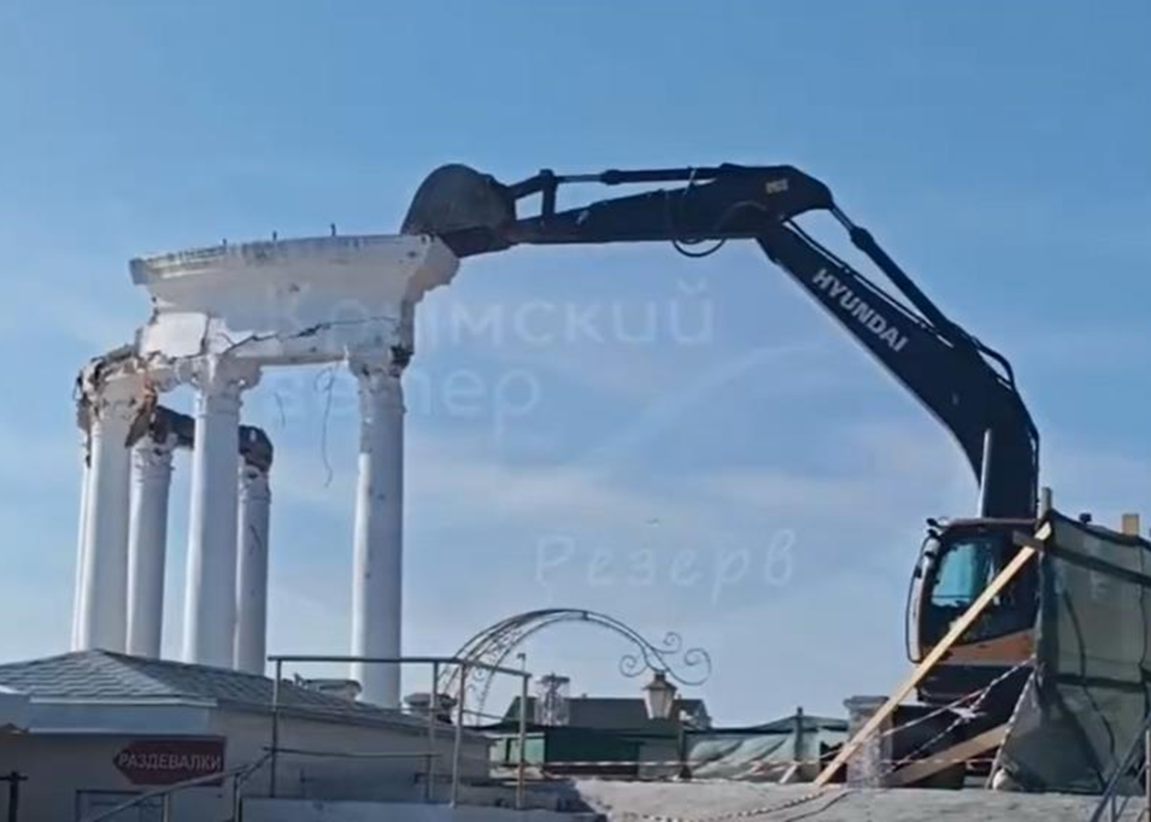 Росіяни знищили "візитівку" Алушти – білу ротонду