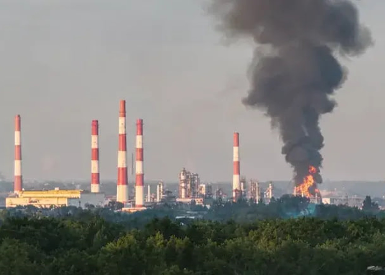 Атака БпЛА: у Самарі палає ключовий НПЗ Роснефти