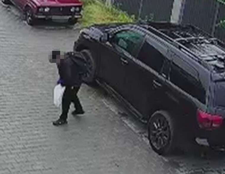 СБУ запобігла замаху на директора оборонного підприємства: під його авто знайшли кілограм вибухівки