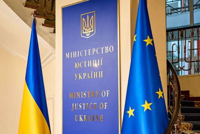Фірма ексспівробітника Мін’юсту Павленка отримала держпідрядів на понад 1 мільярд гривень, а після інтересу БЕБ її переписали на таджика
