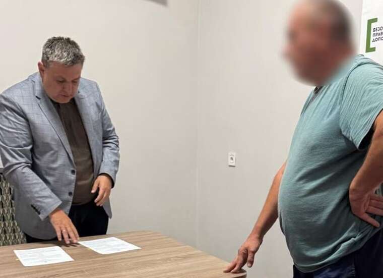 На Закарпатті затримали адвоката в масці 50 Cent, який організував схему втечі для ухилянтів
