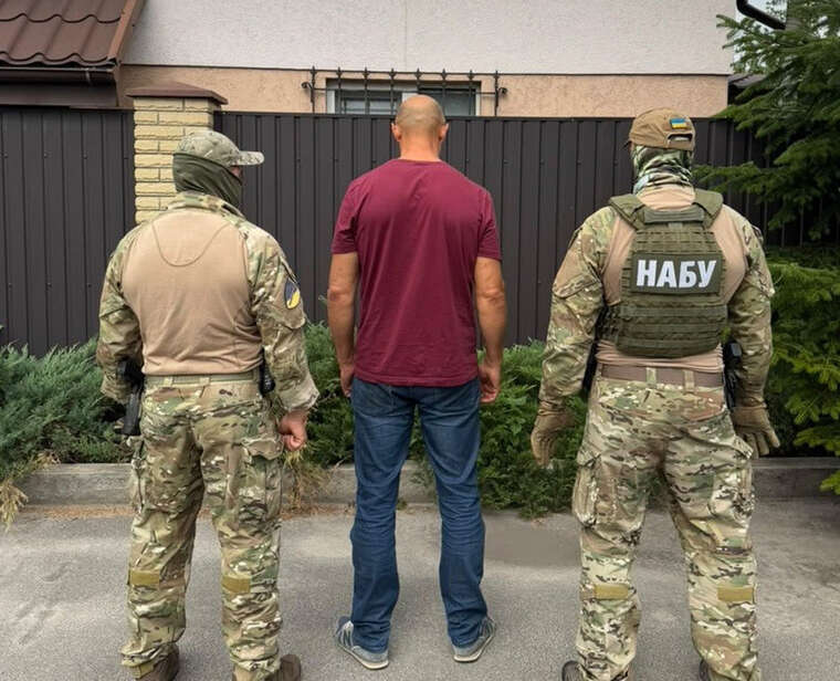 Двоє військових вимагали понад 4 мільйони гривень за прийняття засобів радіоелектронної боротьби для Збройних сил України