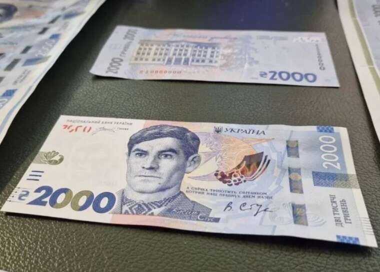НБУ ввів у готівковий обіг банкноту номіналом 2000 гривень із портретом Василя Стуса
