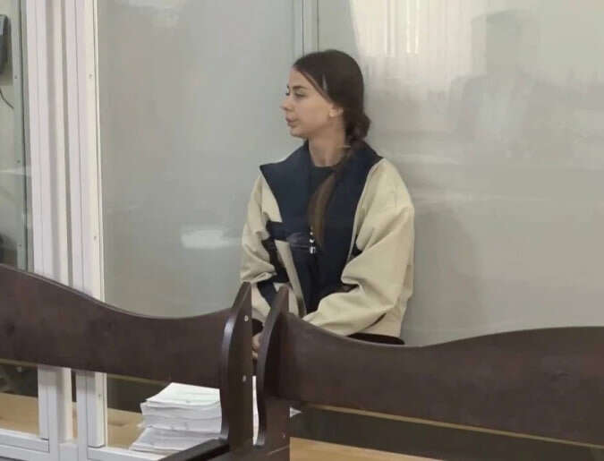 «Муза» з плівок НАБУ Єлизавета Івахненко прийшла до суду в куртці за 135 тисяч гривень