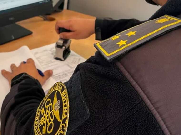 Намагалася задекларувати як мило та іграшки: у Львові викрили схему ввезення брендових сумок з Італії