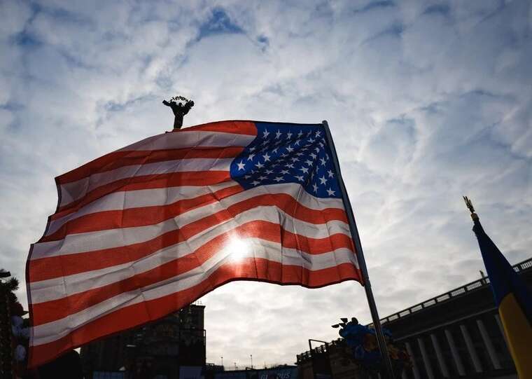 США пригрозили зупинити постачання зброї та розвідданих Україні через удари по російських НПЗ, — FT